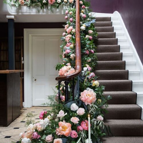 355dfb4ee3315b92eba65ec5d9f949d7--flower-garland-wedding-wedding-flower-decorations