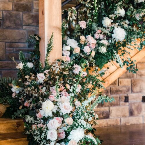 ashton-drew-wedding-flowers-stairs-523-1218-2000